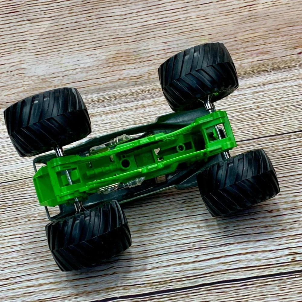 Grave Digger Monster Jam‎ Monster Truck 1:64 Large Toy Car Collectible